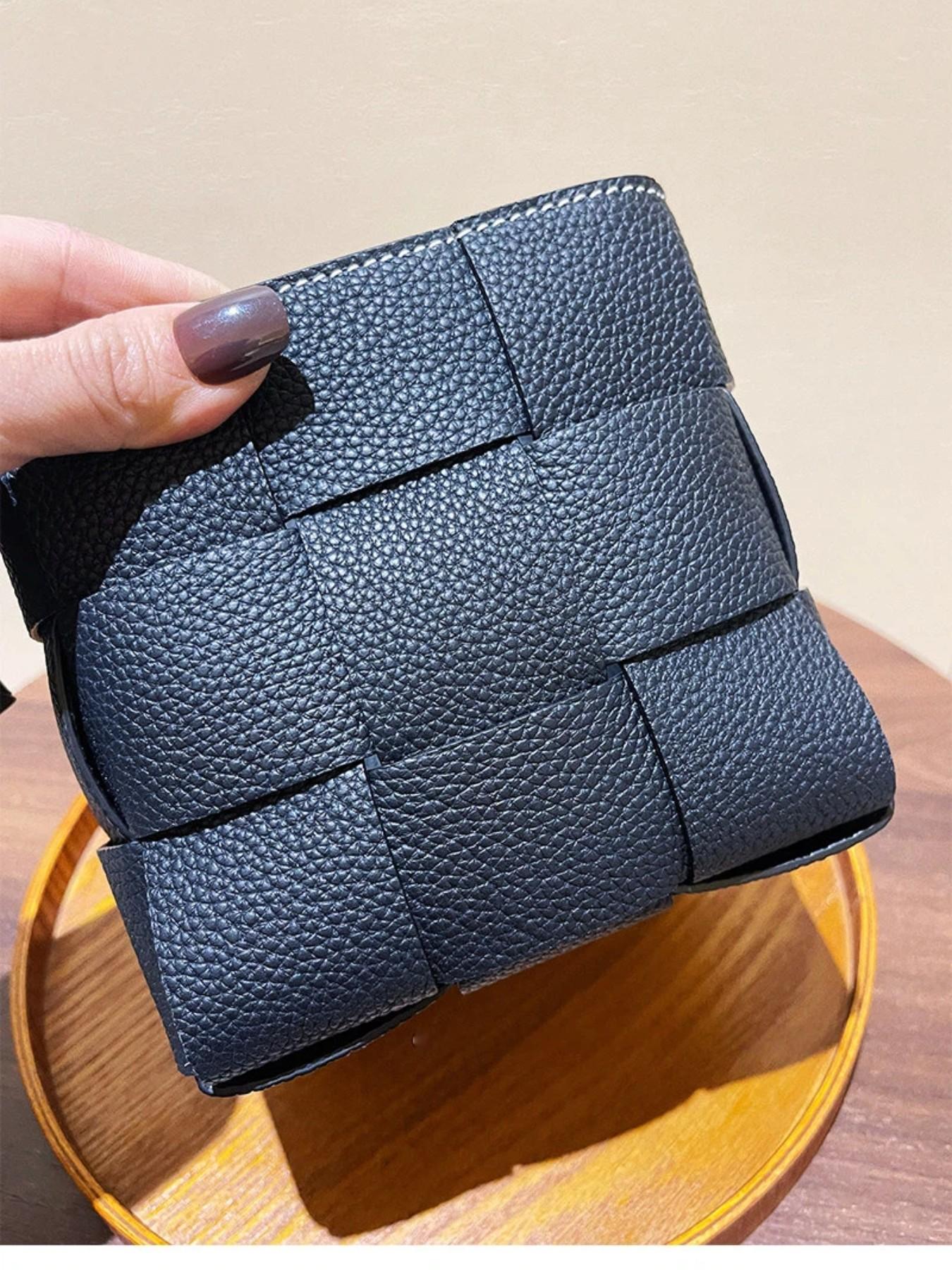 High-Quality top-grain leather Storage Basket, Elegant Makeup Brush Organizer, Perfect for Vanity & Bathroom, Essential for Beauty Bloggers