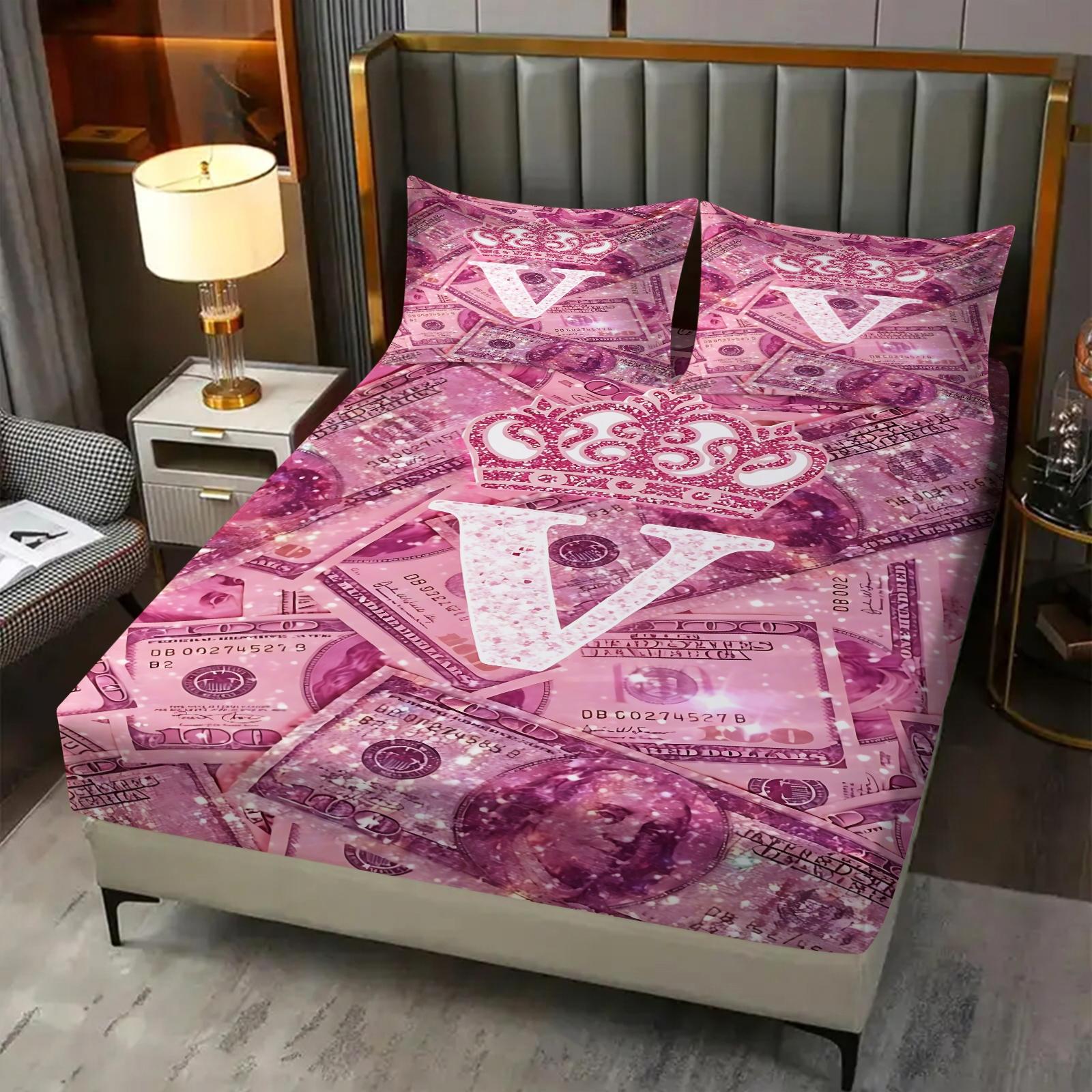 3pcs 100% Polyester / Luxury Aesthetic Pink Dollar Print Fitted Sheet Set / Glamorous Crown and 26 Letter Pattern / Soft Breathable Bedding / Easy Care Machine Washable Bed Sheet Set / One Bed Sheet + Two Pillowcases [Do Not Contain Fillings]