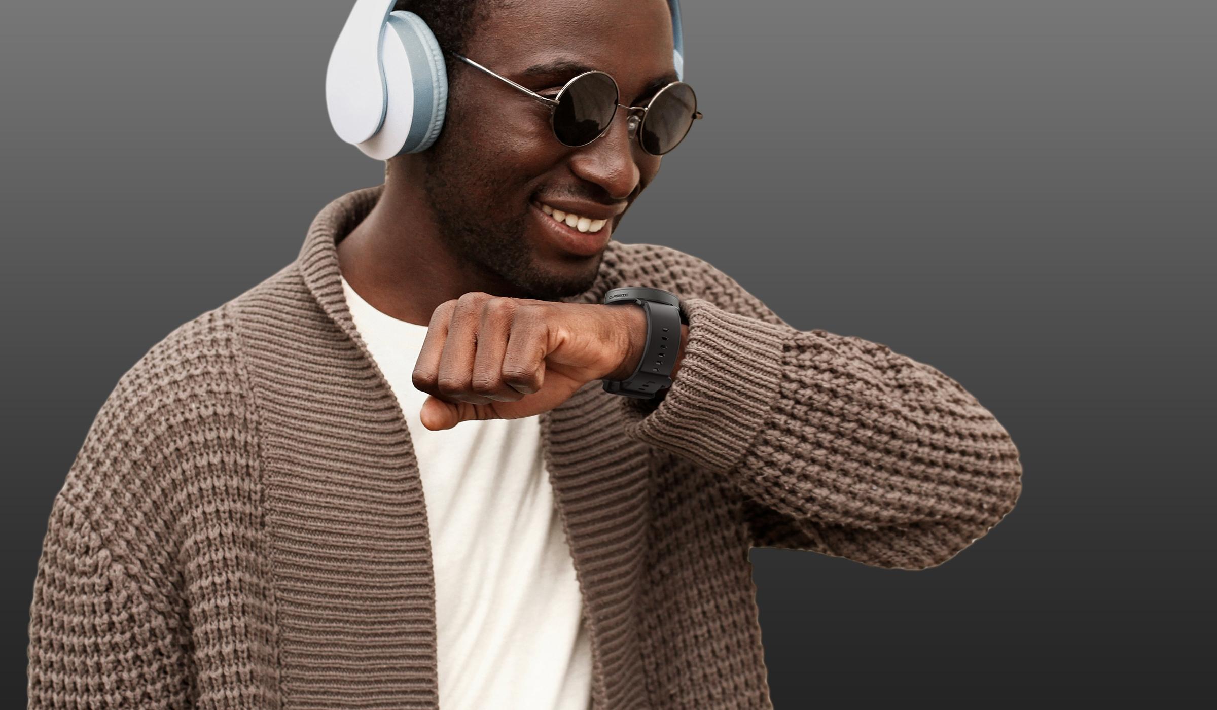 DM76 GPS Sport Smart Watch 1.32 Inch AMOLED HD Round Display 170+ Sports Modes 5ATM Water Resistant Heart Rate Tracking for Outdoor Running and Daily Wear