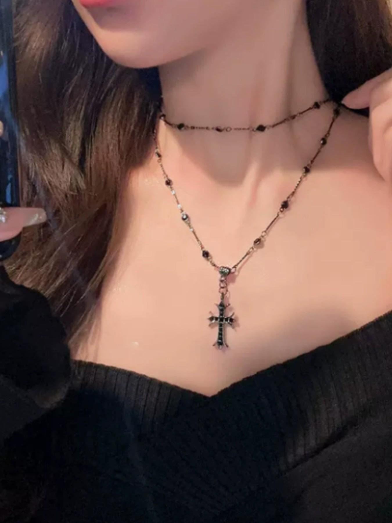 「Millennial Punk Cross Pendant Necklace for Women, Dark Gothic Style Choker, Retro Unique Sweet Cool Collar Chain, Versatile Wearable Jewelry」
