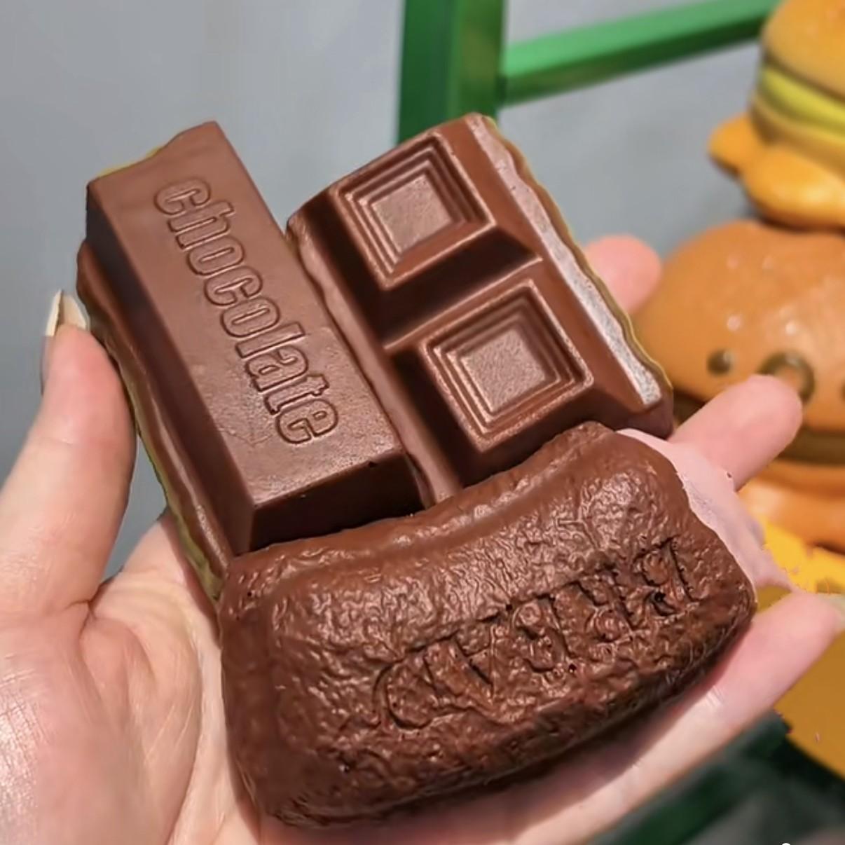 Realistic Chocolate Prop, Stress Relief Toy with Chocolate Scent, Office Fidget Tool, Sweet Shop Decoration, Prank Toy, Best Gift