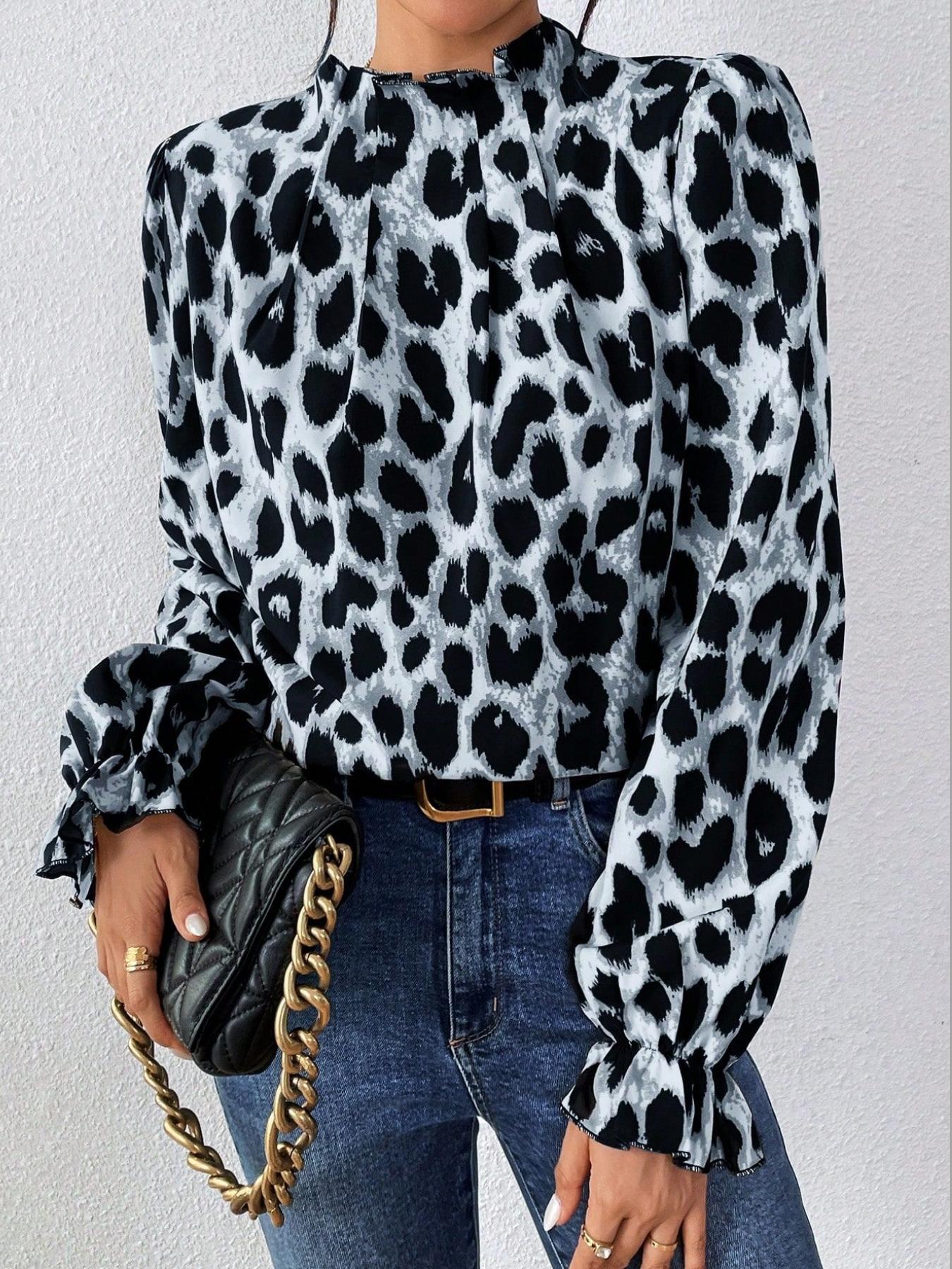 A fashionable women's leopard print pleated stand up collar lantern sleeve top, suitable for commuting to work, shopping, outdoor activities, indoor and outdoor wear