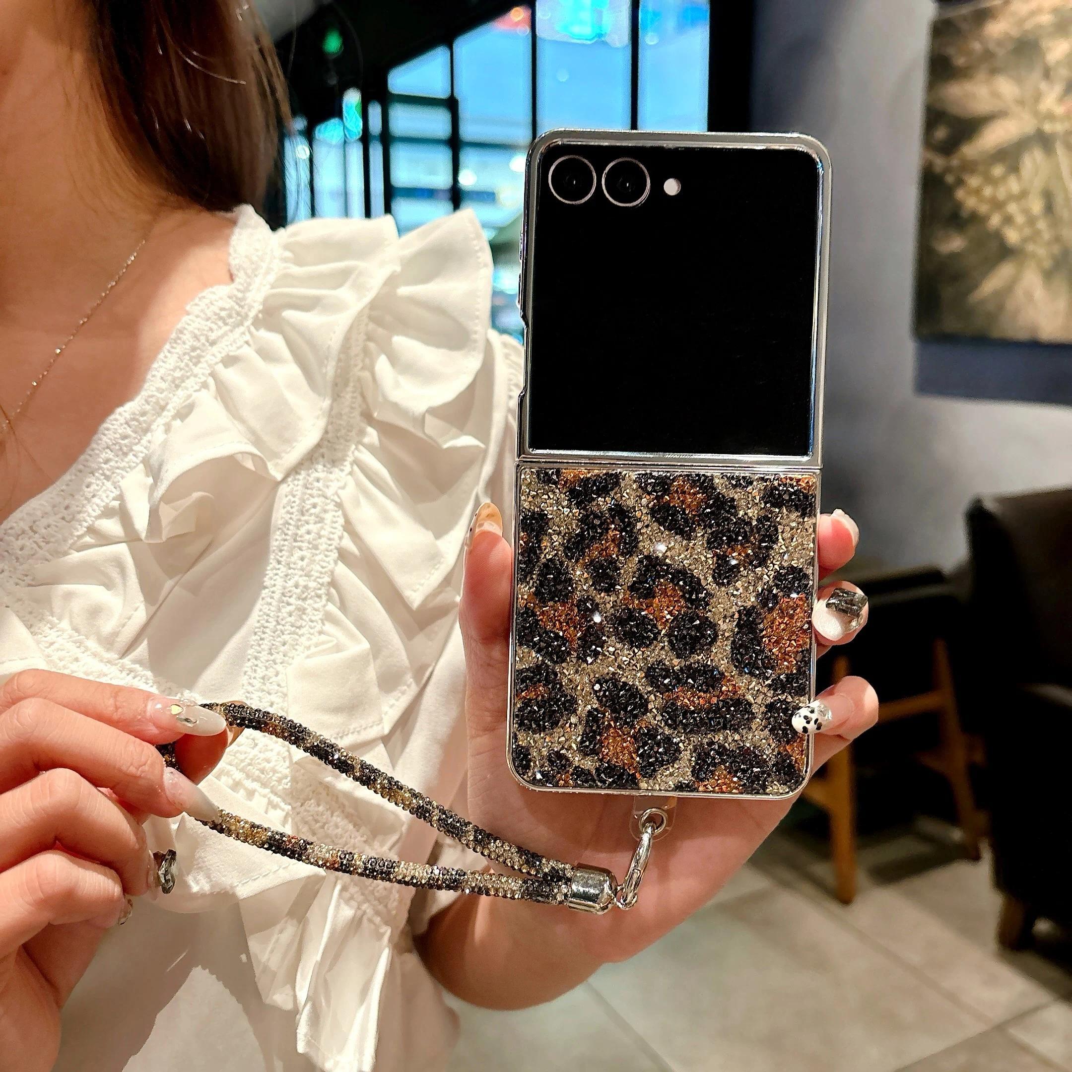 Luxury leopard pattern For Samsung Galaxy Z Flip 3 4 5 6 7 5G Unique  Diamond Glitter Phone Case Cover