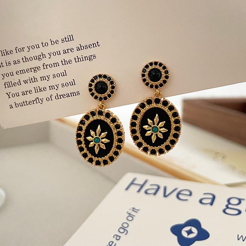 French Vintage Black Star Earrings with Rhinestones Women Elegant Fashion Luxury New Exquisite Mid Century Inspired Jewelry