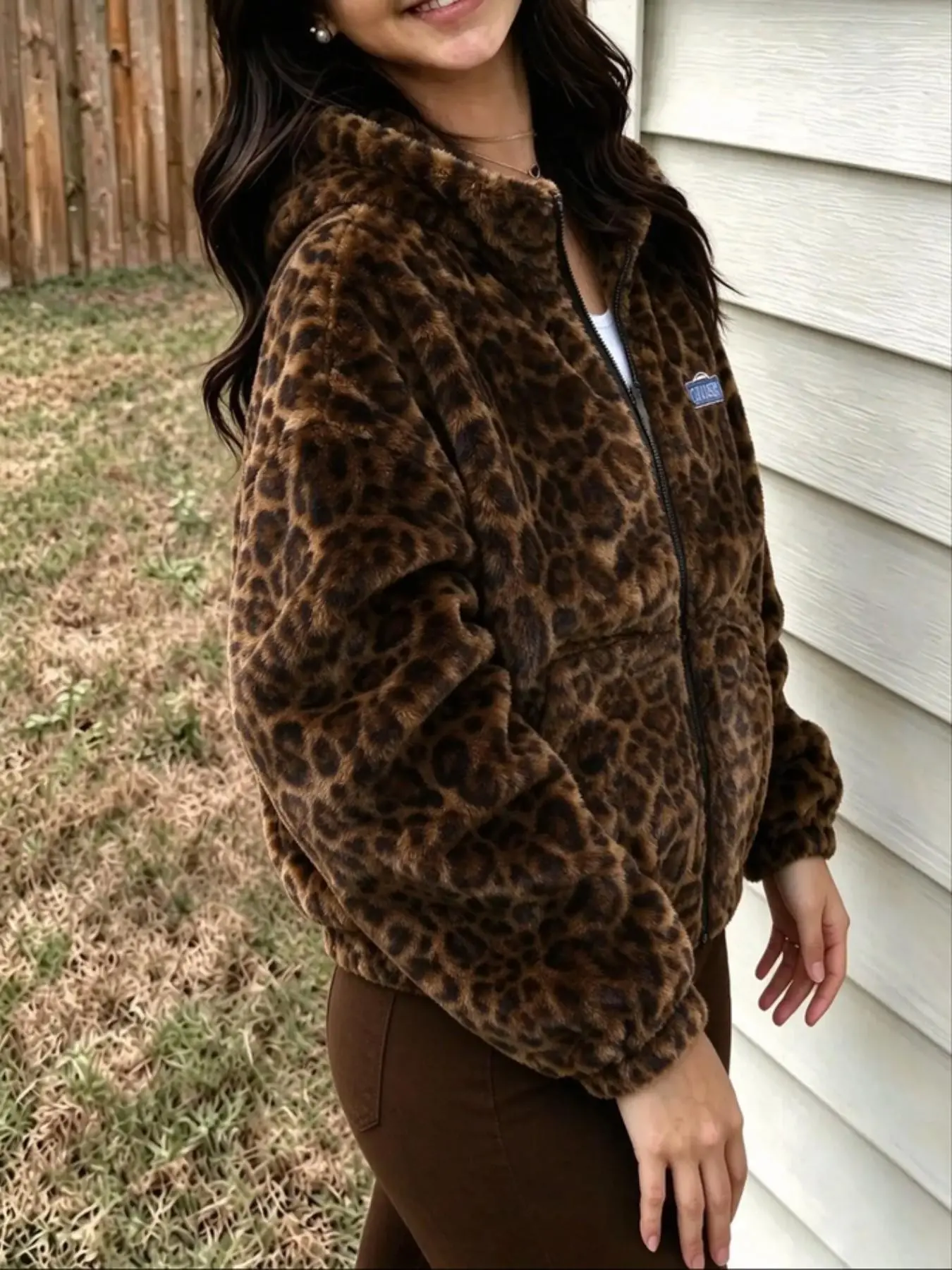 Women's Leopard Print Fuzzy Fleece Jacket, Stand Collar Zip Up Oversized Plush Sherpa Coat, Soft Warm Animal Print Loose Fit Casual Streetwear Outerwear, Y2K Aesthetic Cozy Top for Fall Winter Daily Outings, Brown Pink Grey