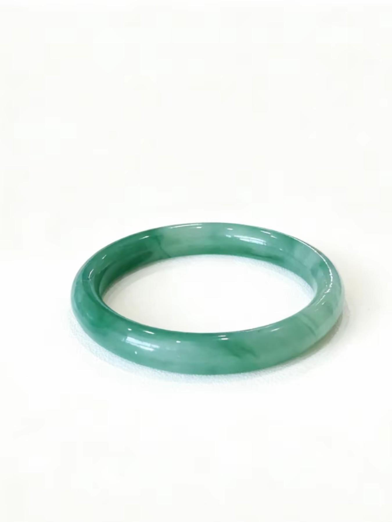 Elegant Eastern Style Jade Bracelet with Gift Box, Beautiful Jewelry, Perfect Gift Choice, Traditional Chinese Ornament, Fine Craftsmanship