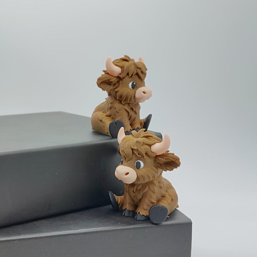 Cute Highland Cow Statue Decoration, Durable Plastic Office Pet Ornament, Perfect for Farmhouse Aesthetic Lovers, Ideal for Birthdays & Housewarming