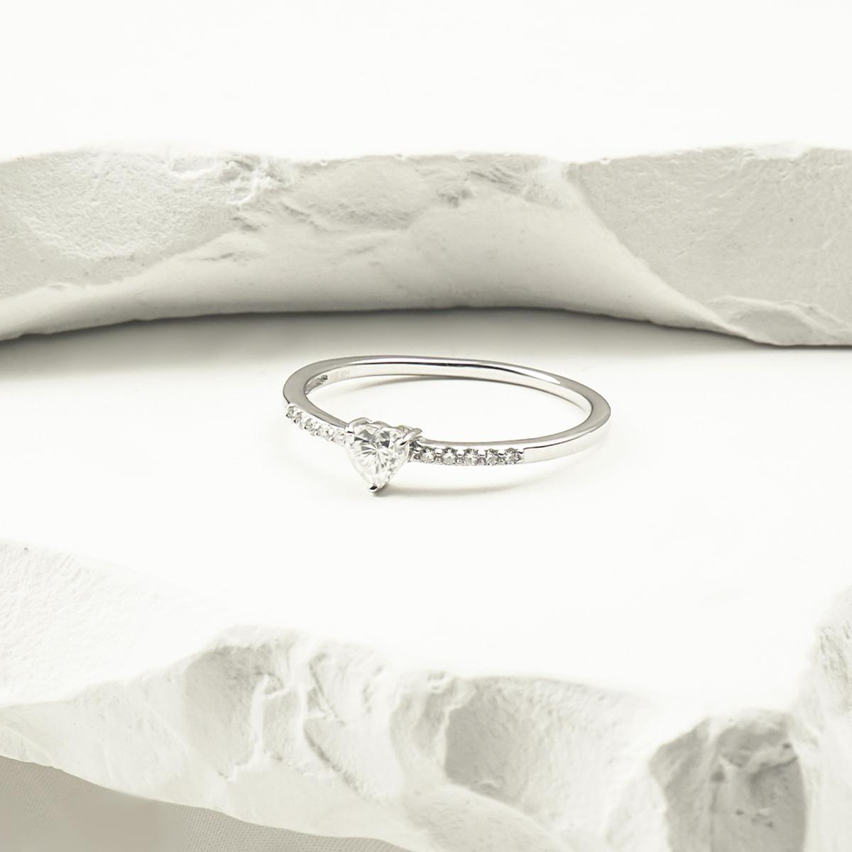 Delzzad 14k Gold-Plated Chic Iced Out Heart Ring Lab-Created Moissanite Ring S925 Sterling Silver/Copper Moissanite Jewelry Perfect Christmas Gift