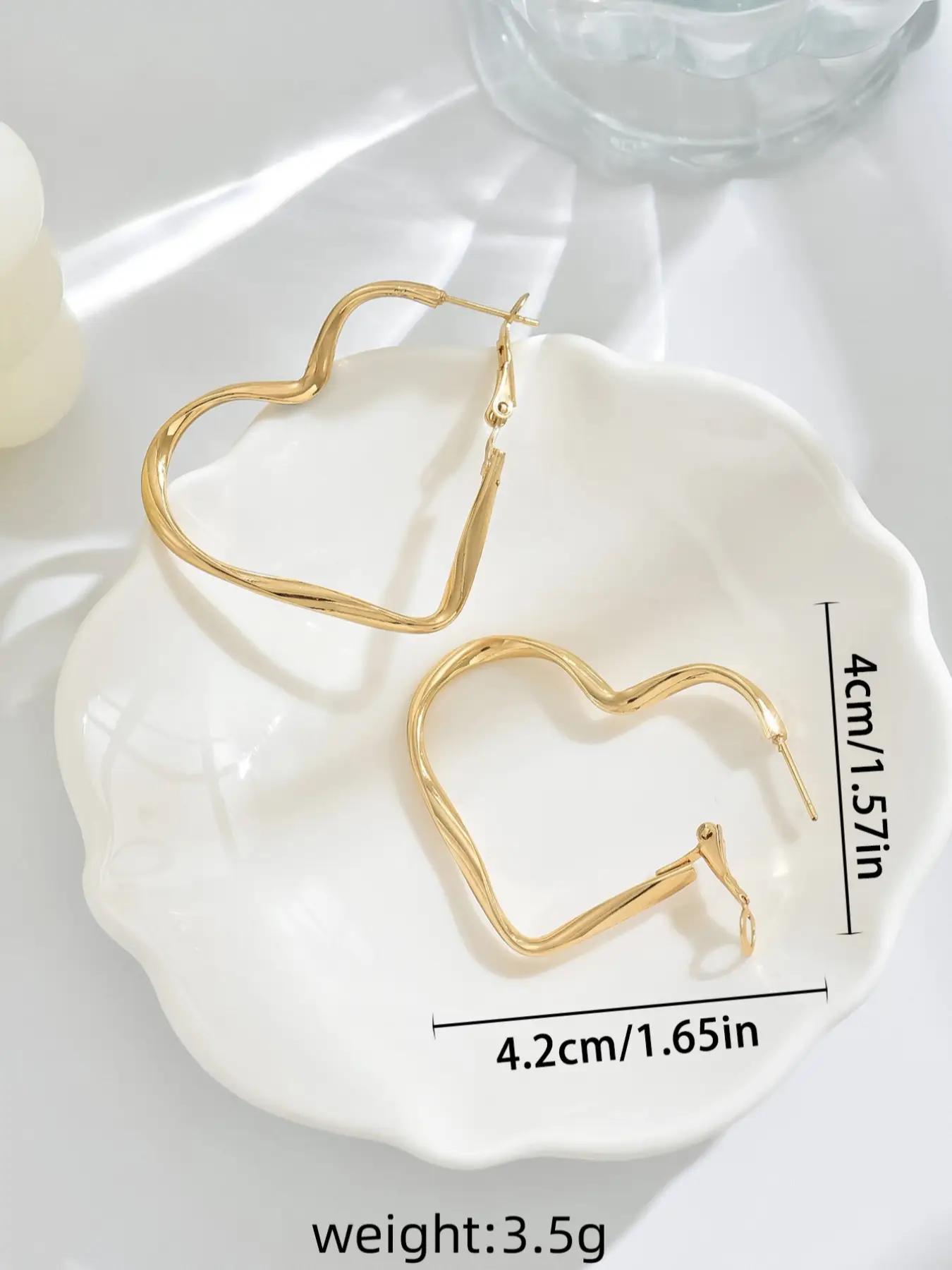 Women’s Dainty Heart Huggie Hoop Earrings, Lightweight Copper Tone Fashion Jewelry with Beating Heart Design, Minimalist Everyday Earrings for Birthday Gift, Date Night & Daily Wear