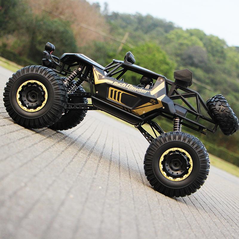 Oversized four-wheel drive alloy remote control car off-road vehicle climbing monster truck high-speed racing boy charging toy car