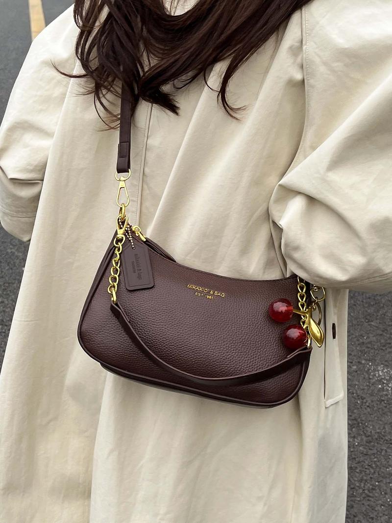 Minimally designed single shoulder armpit bag, simple and casual multifunctional texture single shoulder bag, personal metal chain strap exquisite single shoulder bag, Handbag Shoulder Bag, suitable for daily travel, shopping, dating, etc.