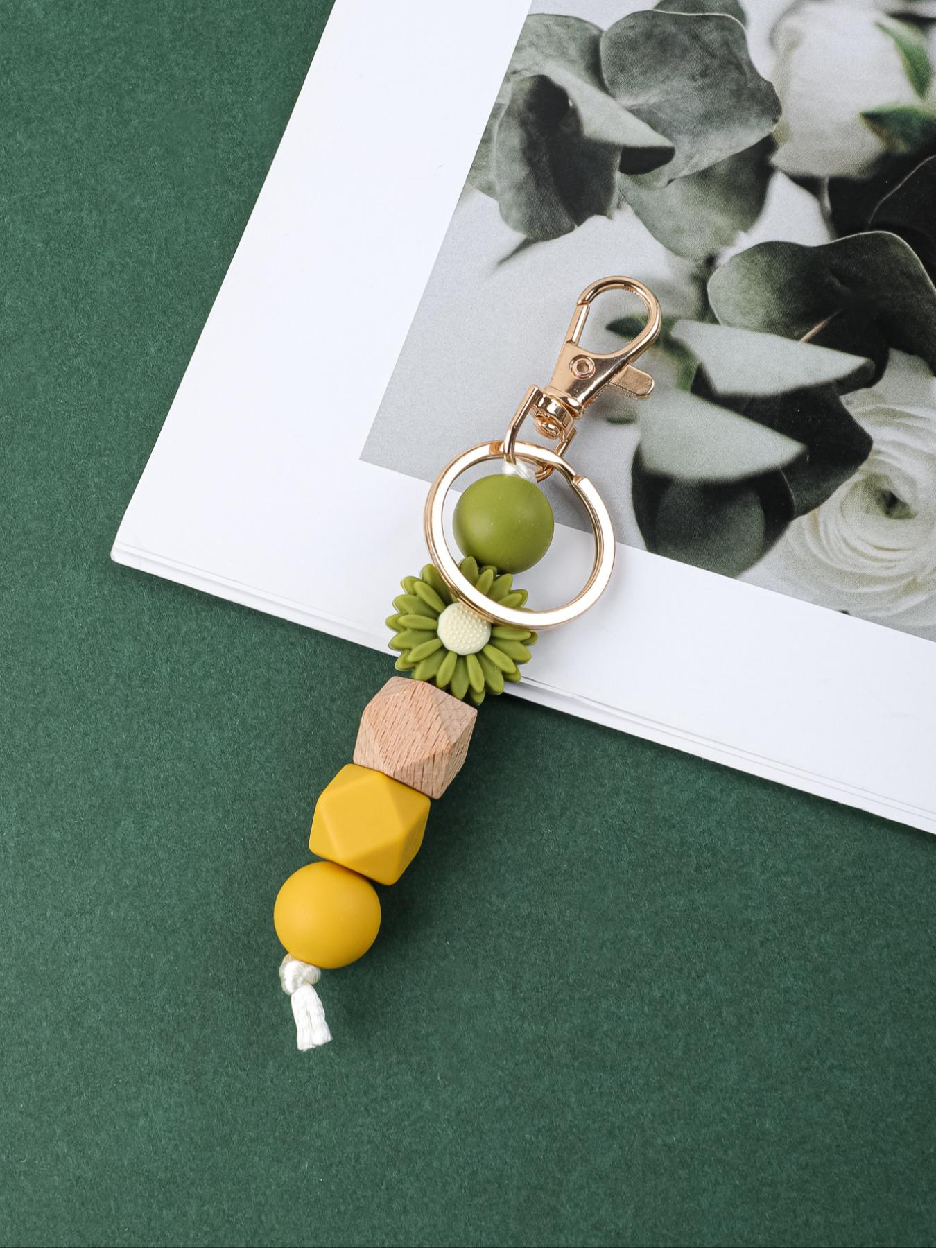 Elegant Daisy Keychain, Soft Silicone Beaded Wristlet, Perfect Mother's Day Gift for Mom, Viral Tiktok Accessory, 1pcs