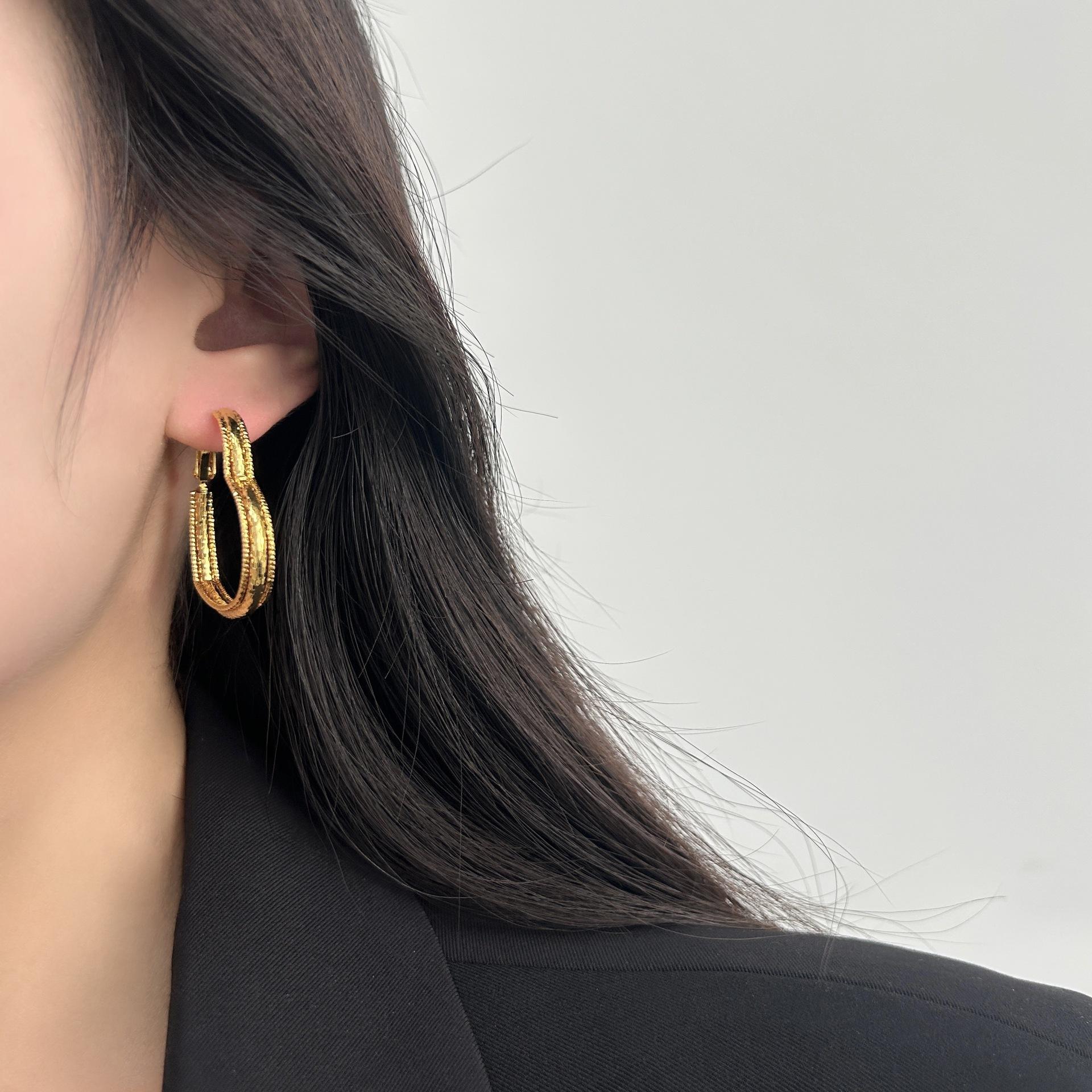 Stylish Heart-Shaped Hoop Earrings, Light-Luxury Design, Perfect for Everyday Wear & Festive Occasions, Ideal Gift Choice