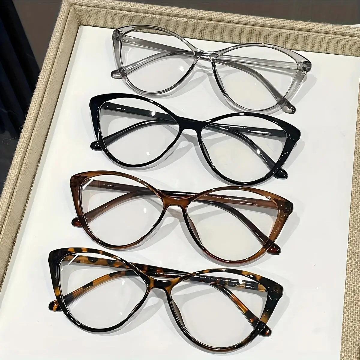 Fashion Glasses Non-Prescription Tortoiseshell Lightweight Upswept Cat-Eye Clear-Tint 1-Pair for Daily Outings Outfit Matching, Versatile Styling Essential, Chic Look, Single Pair, Special Events, Ergonomic