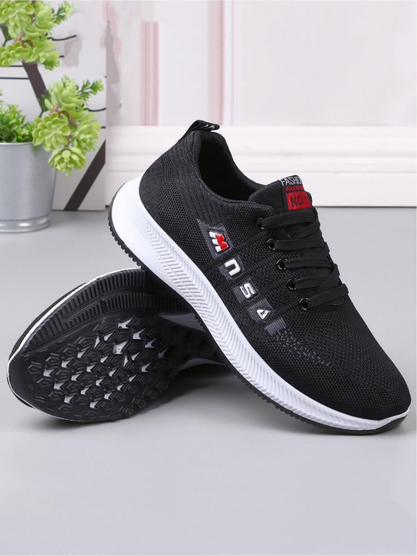 Men's casual sports shoes, made of breathable and comfortable mesh material, with stylish and eye-catching labels, personalized letter decoration design, simple and contrasting red border lines, suitable for daily wear and easy travel