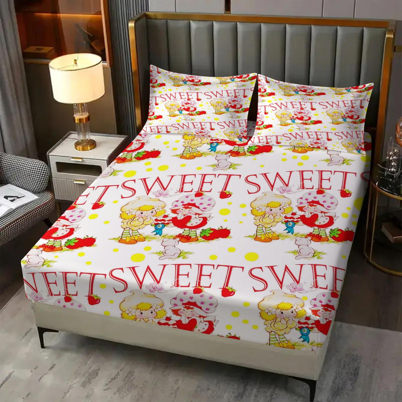 Strawberry Shortcake Sweet Fitted Sheet Set, 1 Fitted Sheet + 2 Pillowcases - 3 Pcs Soft Breathable Bedding with Deep Pocket, 360° All-Round Wrap, Wrinkle Resistant, Cute Cartoon Bed Sheets for Girls Bedroom, Full Size