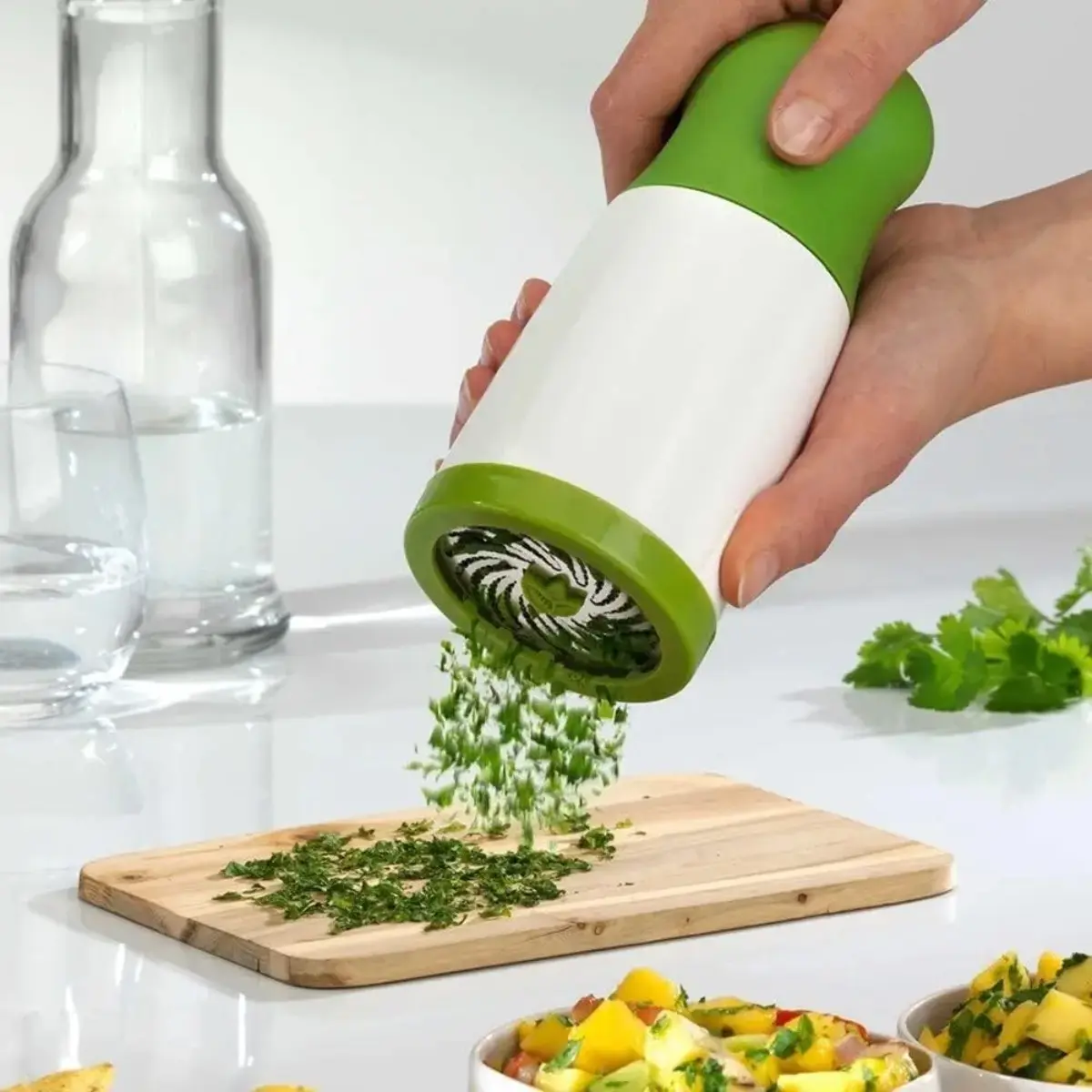 Handheld Vegetable Chopper - Compact Kitchen Tool for Chop Veggies, Garlic, Coriander, Herbs, Durable Grinder, Fast Prep for Everyday Home Cooking