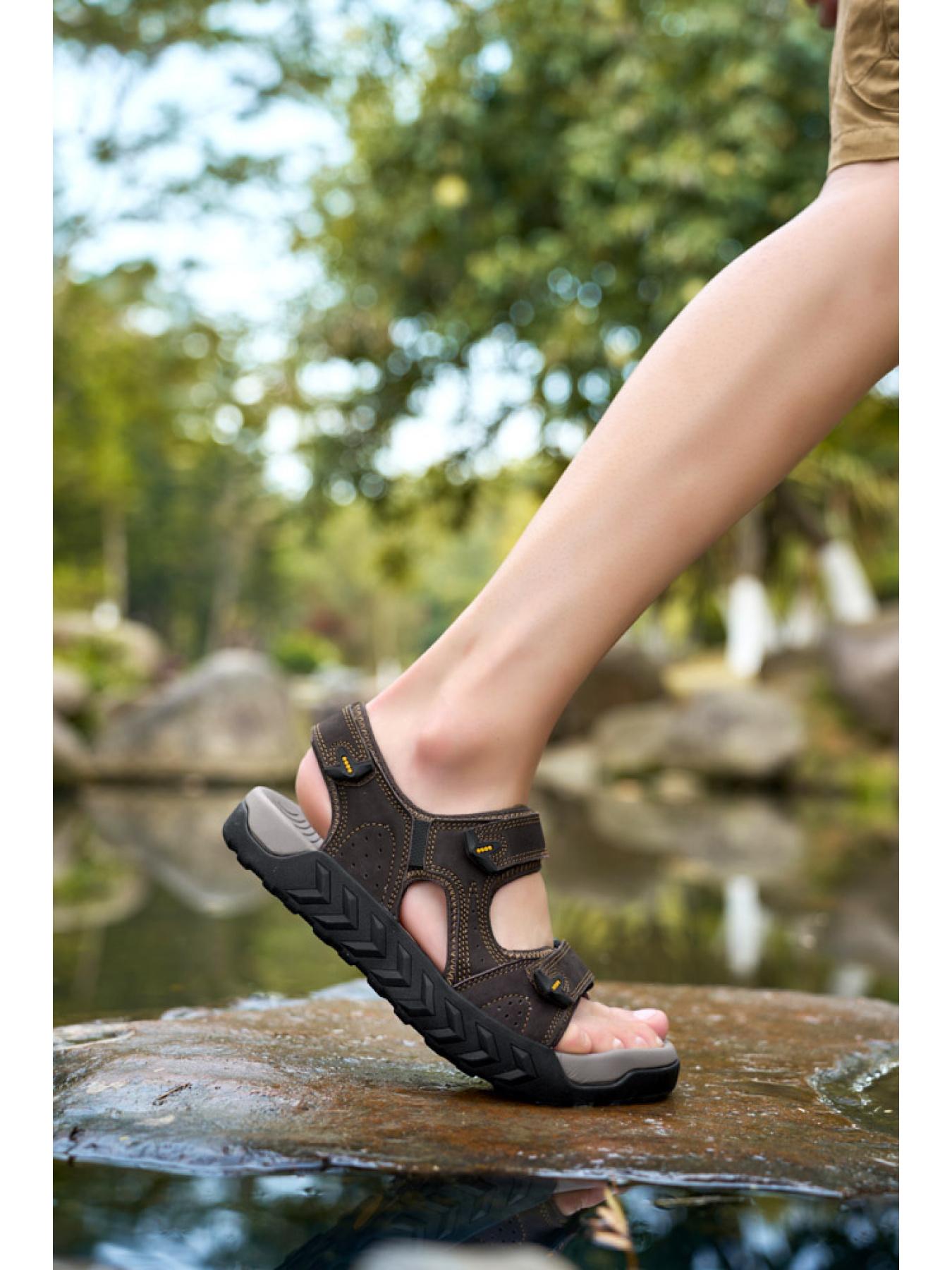 Men's Solid Color Velcro Hollow Outdoor Water Trekking Sandals Thick-soled Non-slip Anti-impact Closed-toe Beach Shoes Breathable Hiking Shoes