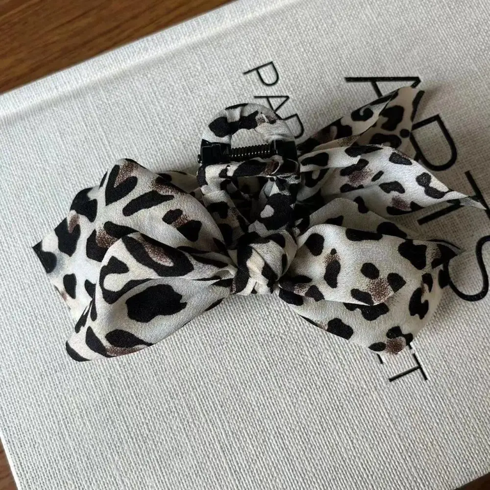 Leopard print beige