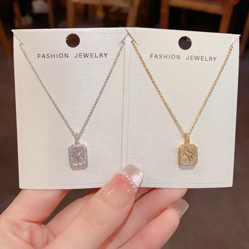 Women's Square Clavicle Necklace - Full-Diamond Encrusted, Exquisite Light-Luxury Fashion Costume Jewelry, Versatile Super Shiny Accessory for Internet Influencers, Gifts for Women