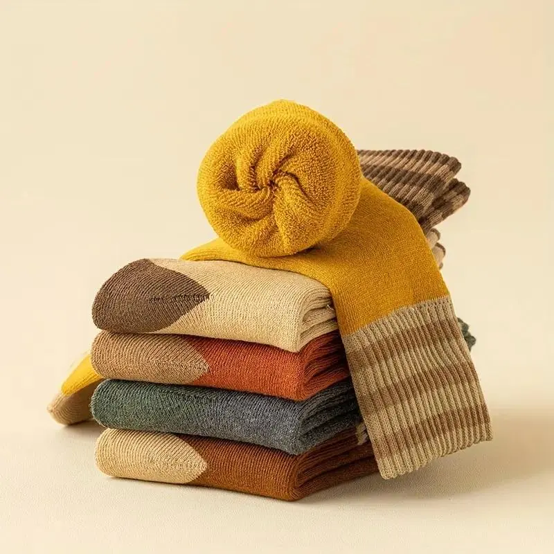 10 pairs, 10 colors. Suitable for men. Thick fleece-lined stockings with circular cuffs. Mid-foot stripe design, loose style. Warm winter stockings.