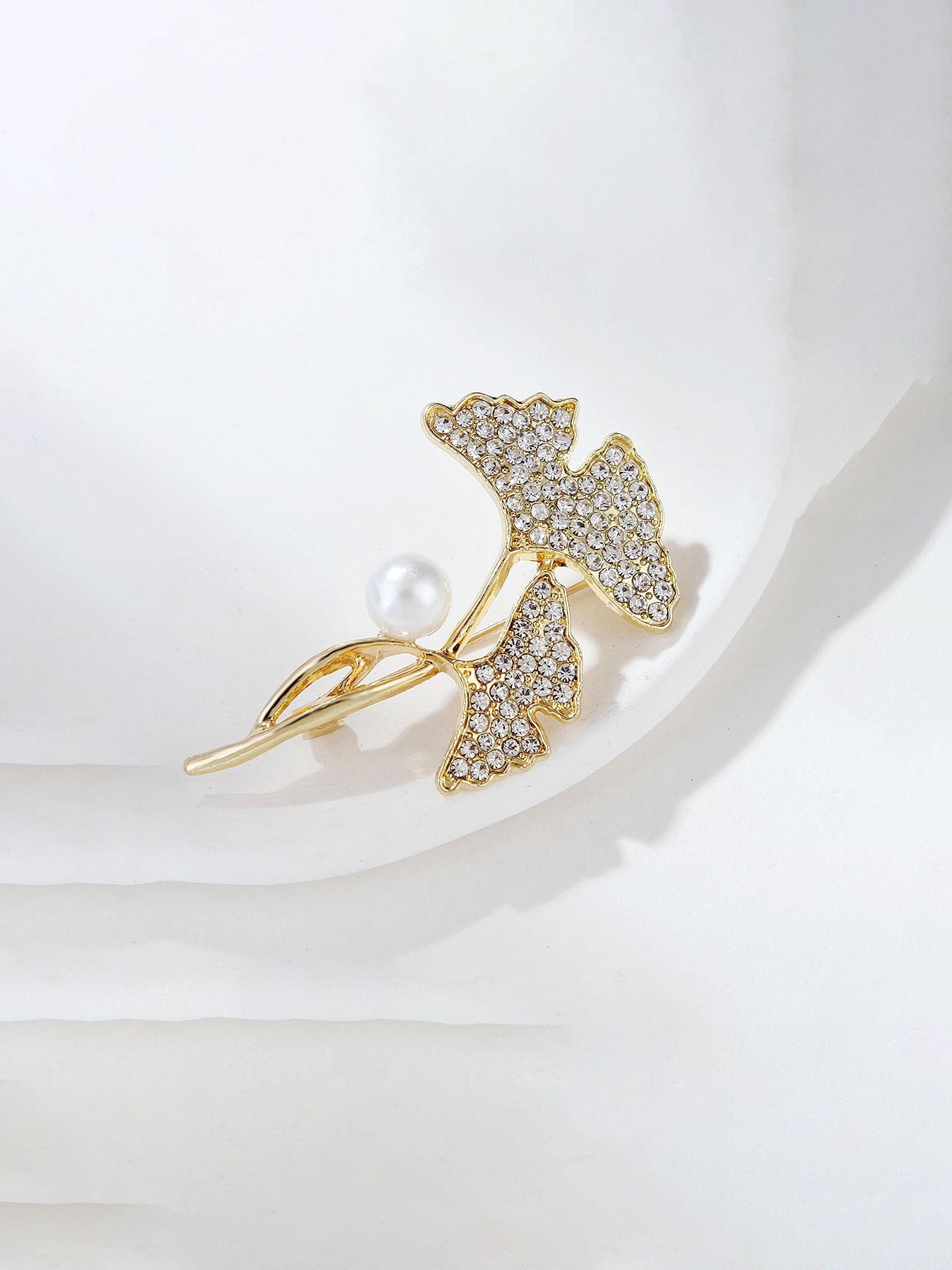 Ginkgo Leaf Brooch, Unisex Fashion Accessory, Elegant Clothing Pin, Perfect for All Seasons, Ideal Gift for Men and Women