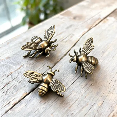 Vintage Bee Design Figurine, Mini Bee Statue, Unique Desktop Decorative Art Ornament, Home Decor for Living Room & Bedroom, Office Decor Accessory, Animal Decorations
