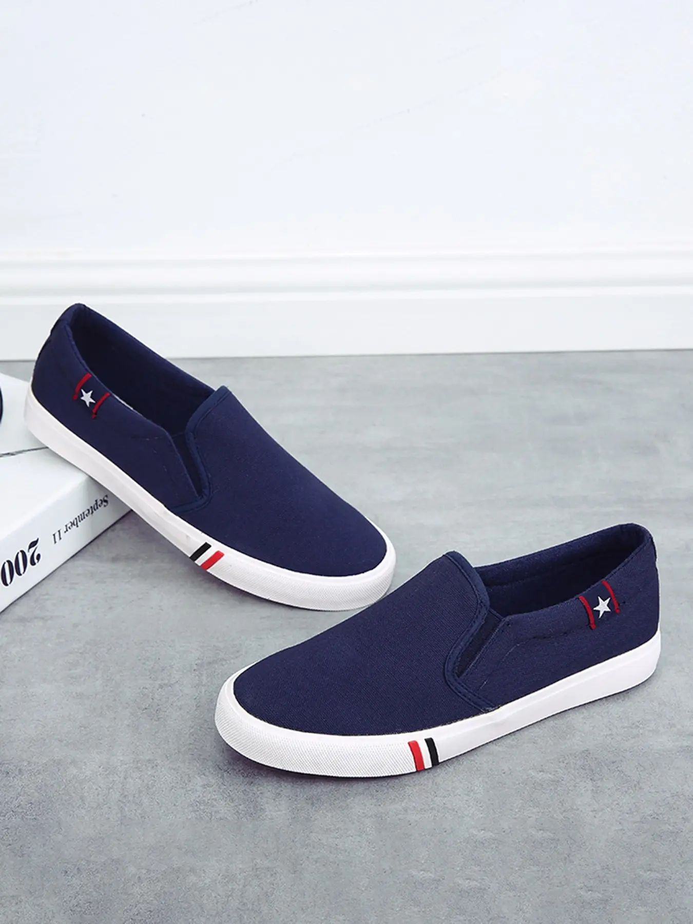 Men's Slip-On Canvas Shoes, Breathable Anti-Slip Casual Sneakers, Colorblock Star Embroidery, All-Season Flat Shoes