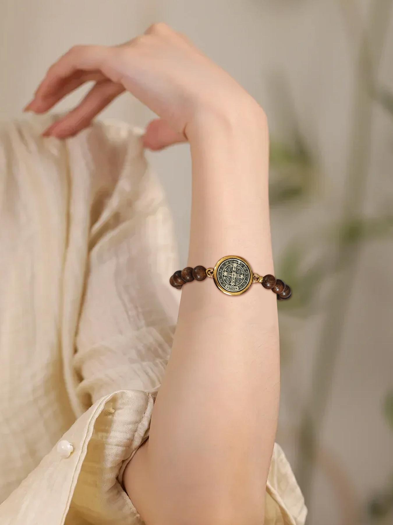 The Saint Benedict bracelet, has adjustable drawstring and bead design, making it a simple couple's woven bracelet. It is suitable for daily wear, vacation dates, and also a surprising and exquisite small gift. Religious Jewelry Gift