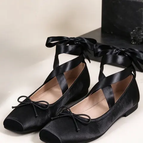 Women's Professional Satin Ballet Flats, Square Toe, Soft Sole, Dance Performance, Medium Width, All Seasons, PU Upper, Rubber Sole, Ballerina Flats, Ballet Flat Shoes, Soft Soled Shoes