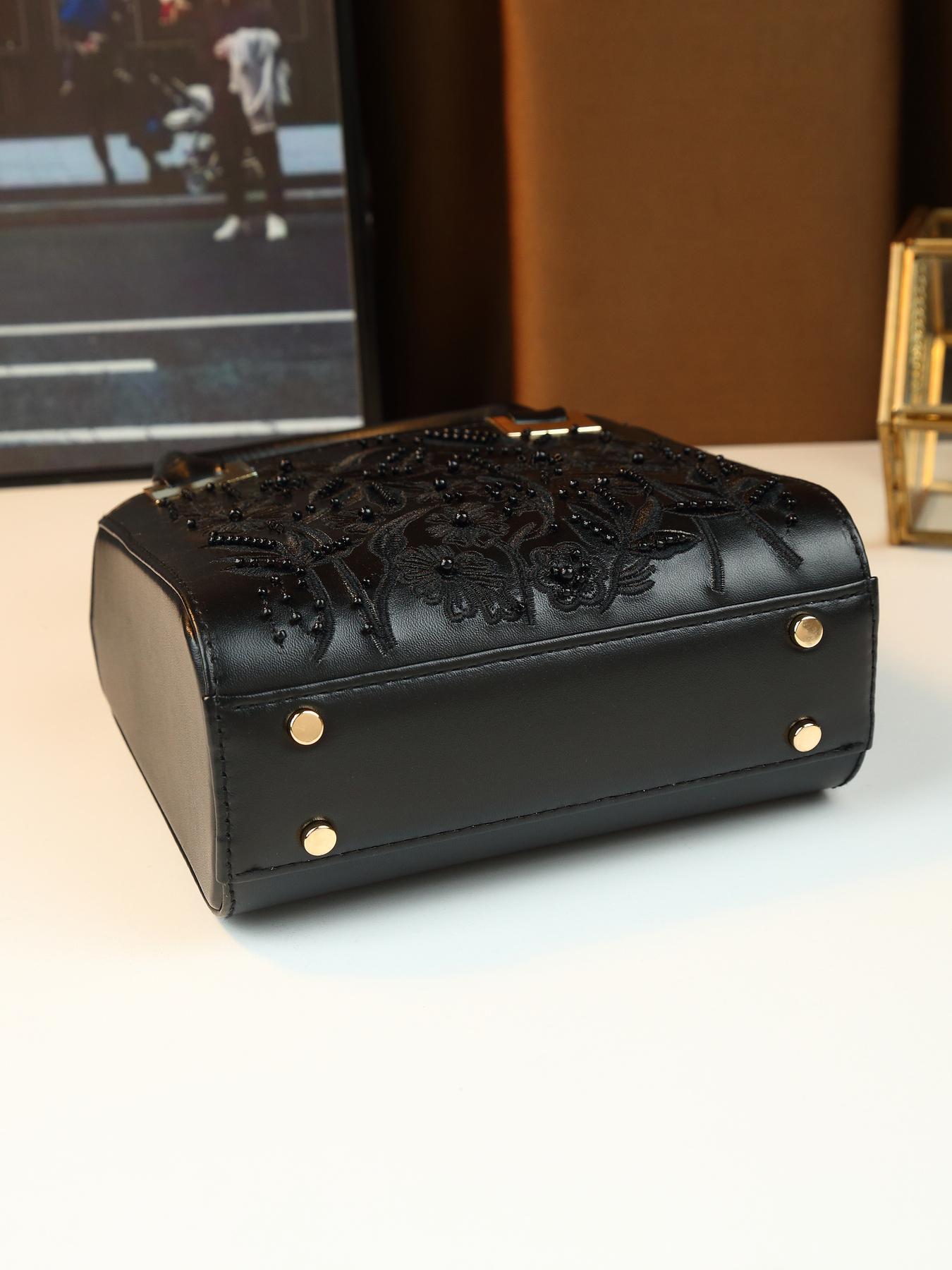Heavy-duty beaded floral design embroidered small square bag, elegant versatile date shoulder crossbody bag