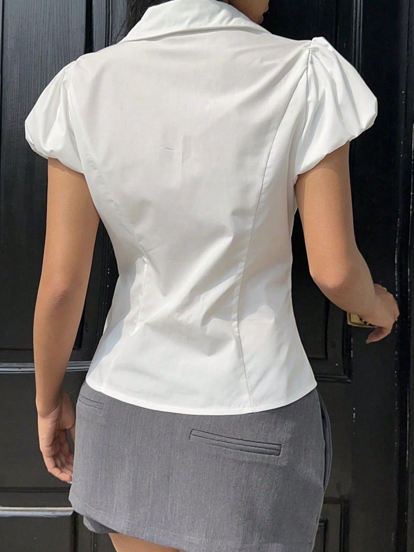 A women's pure desire white waist cinched short sleeved shirt with bubble sleeves, fishbone pleats, single breasted design suitable for daily street photography, dating parties, vacations, etc
