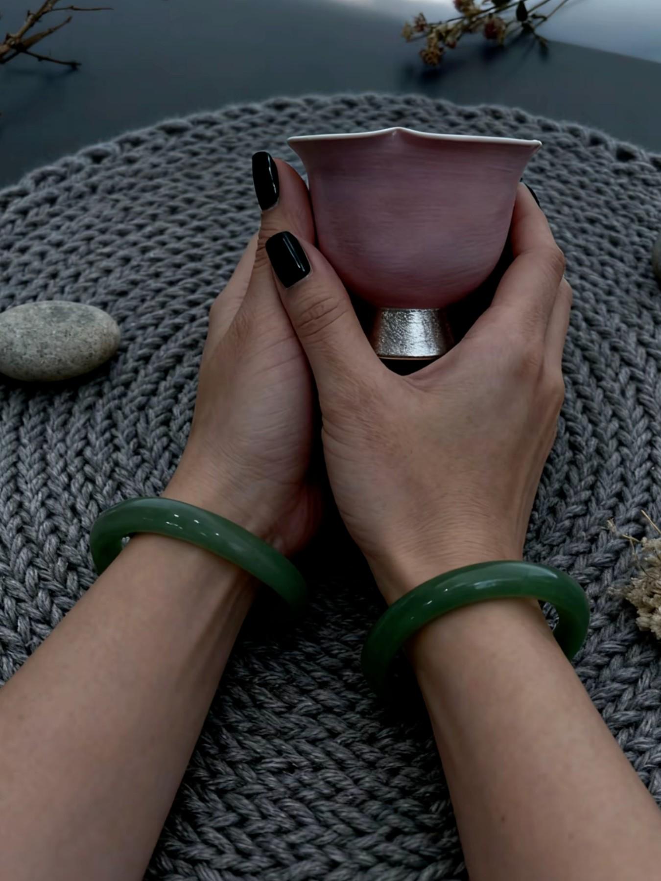 Elegant Eastern Style Jade Bracelet with Gift Box, Beautiful Jewelry, Perfect Gift Choice, Traditional Chinese Ornament, Fine Craftsmanship