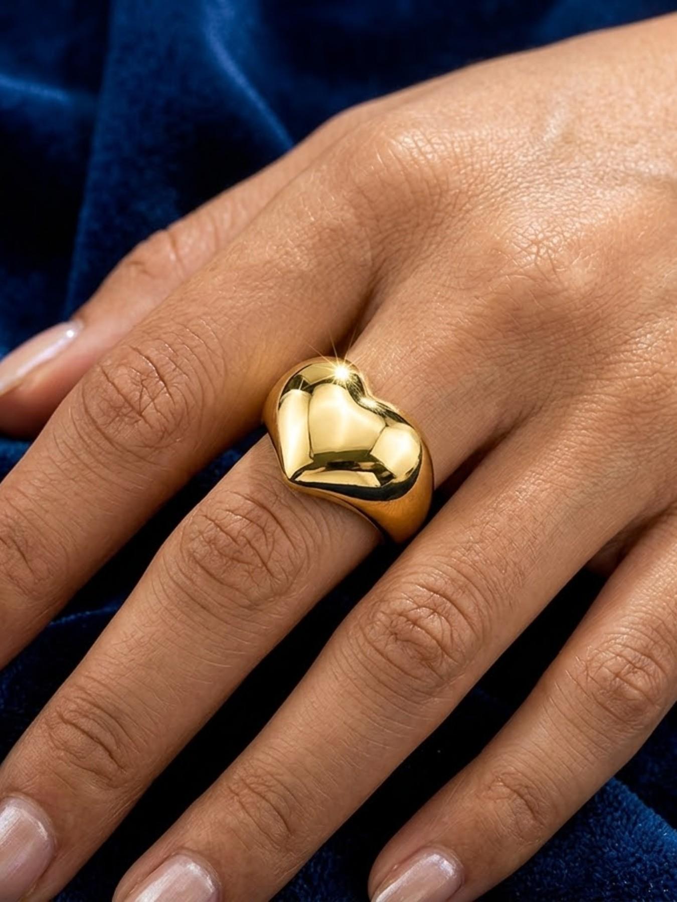 Heart-Shaped Oversized Ring, Elegant Jewelry for Mother's Day and Graduation, Perfect Gift for Loved Ones, Fashion Accessory for Any Occasion