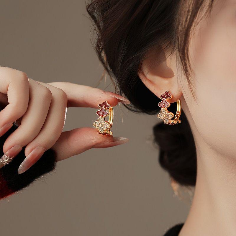 Clover Circle Earrings for Women, Luxury Light Luxury Ear Studs, Unique and Beautiful Ear Cuffs, High-End Fashion Jewelry