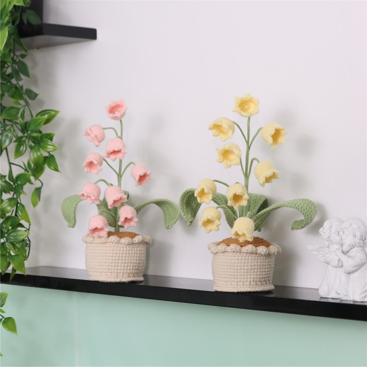 Cute Handmade Knitted Crochet Lily of the Valley Potted Décor, 1-Count Desktop and Home Decoration for Living Room and Bedroom, Perfect Holiday and Birthday Surprise Gift