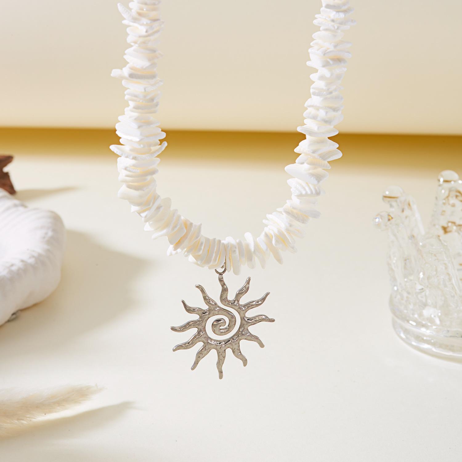 Bohemian Vacation Style Sun Flame Natural Stone Necklace, French Vintage Beaded Pendant Chain, Unique Jewelry Accessory