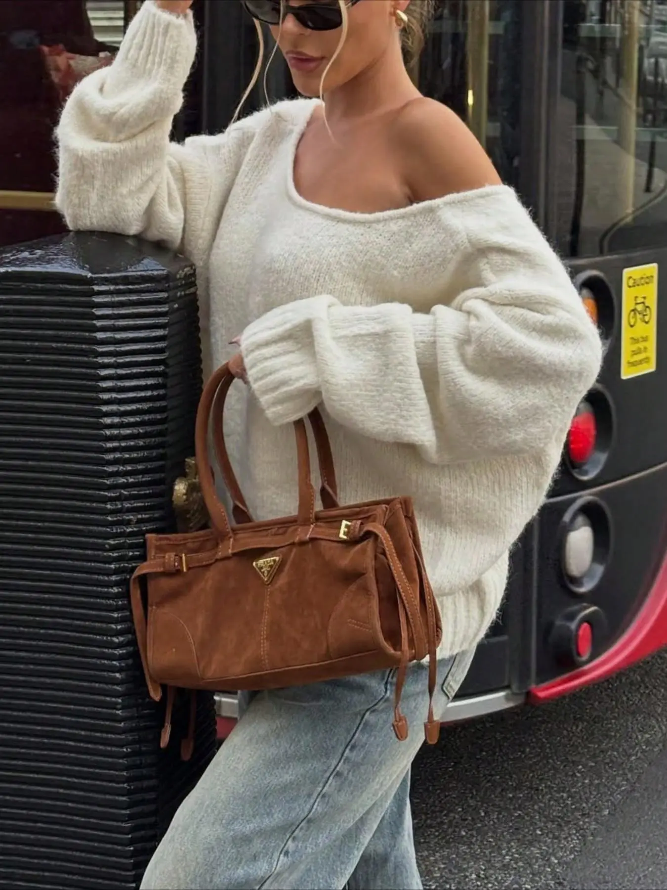 Elegant Loose-Fit Knitted Pullover for Women, Long Sleeve Round Neck Backless Top, Casual Fashion for Spring, Holidays, Commute, Knitwear