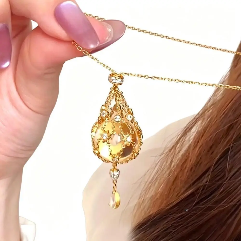 Elegant Starburst Cut Net Pouch Necklace - 16mm Clear Quartz Adjustable Pendant with Positive Energy Properties, Casual Comfortable Minimalist High-End Luxury Unique Fashion Costume Jewelry