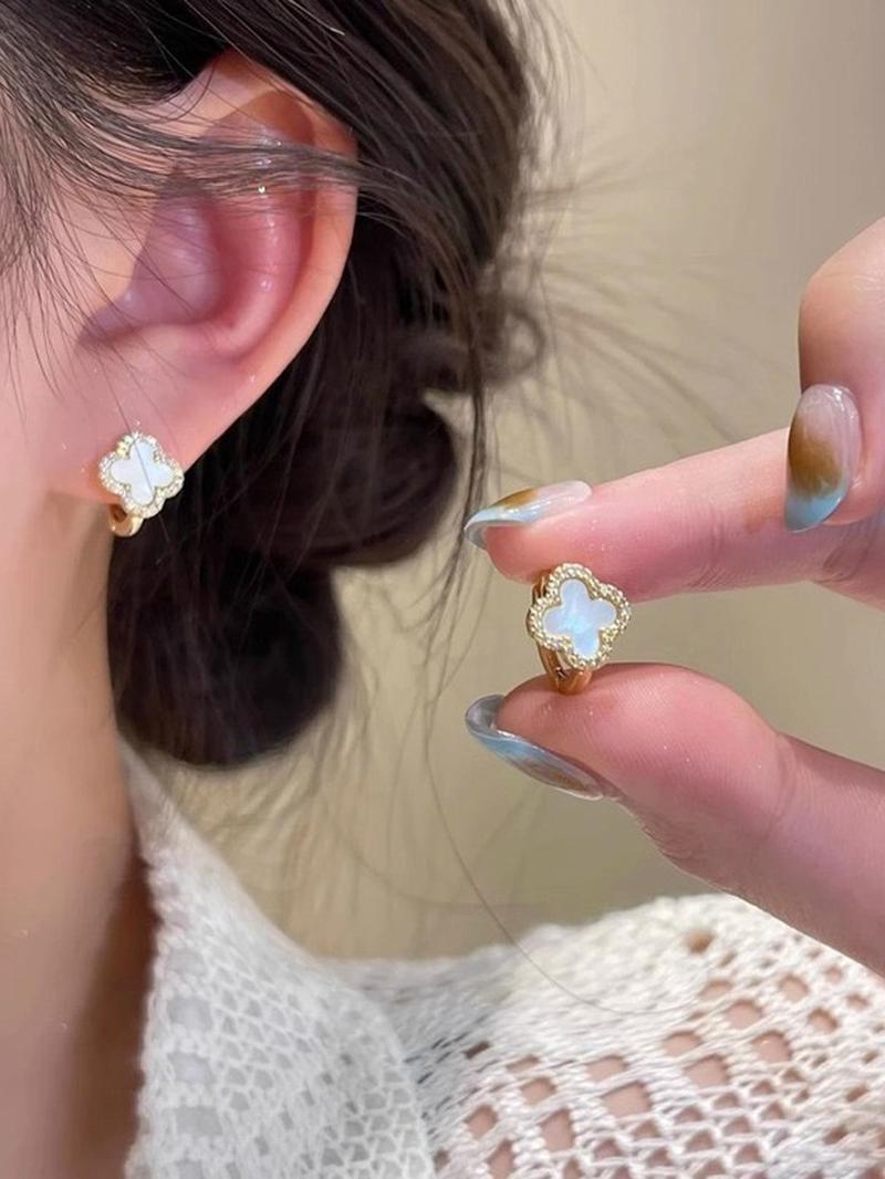 Elegant French Vintage Copper Earrings Set, Zirconia Embellished Clover Design, Fashionable Women's Jewelry, Versatile Flower Pattern, Hoop Earrings