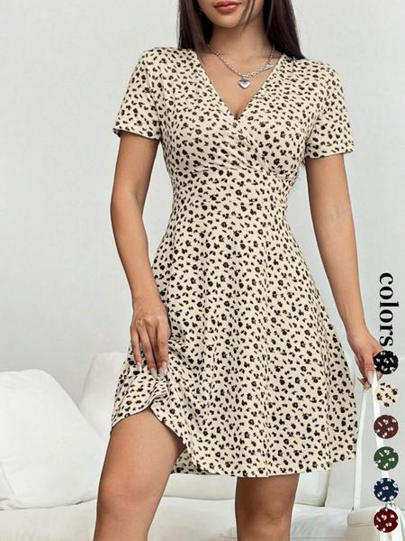 Women's Ditsy Floral Print V Neck Wrap A Line Dress, Boho Fashion Short Sleeve Short Dress for Daily Holiday Vacation Wear, Frenchy Style Ladies Dress for Summer