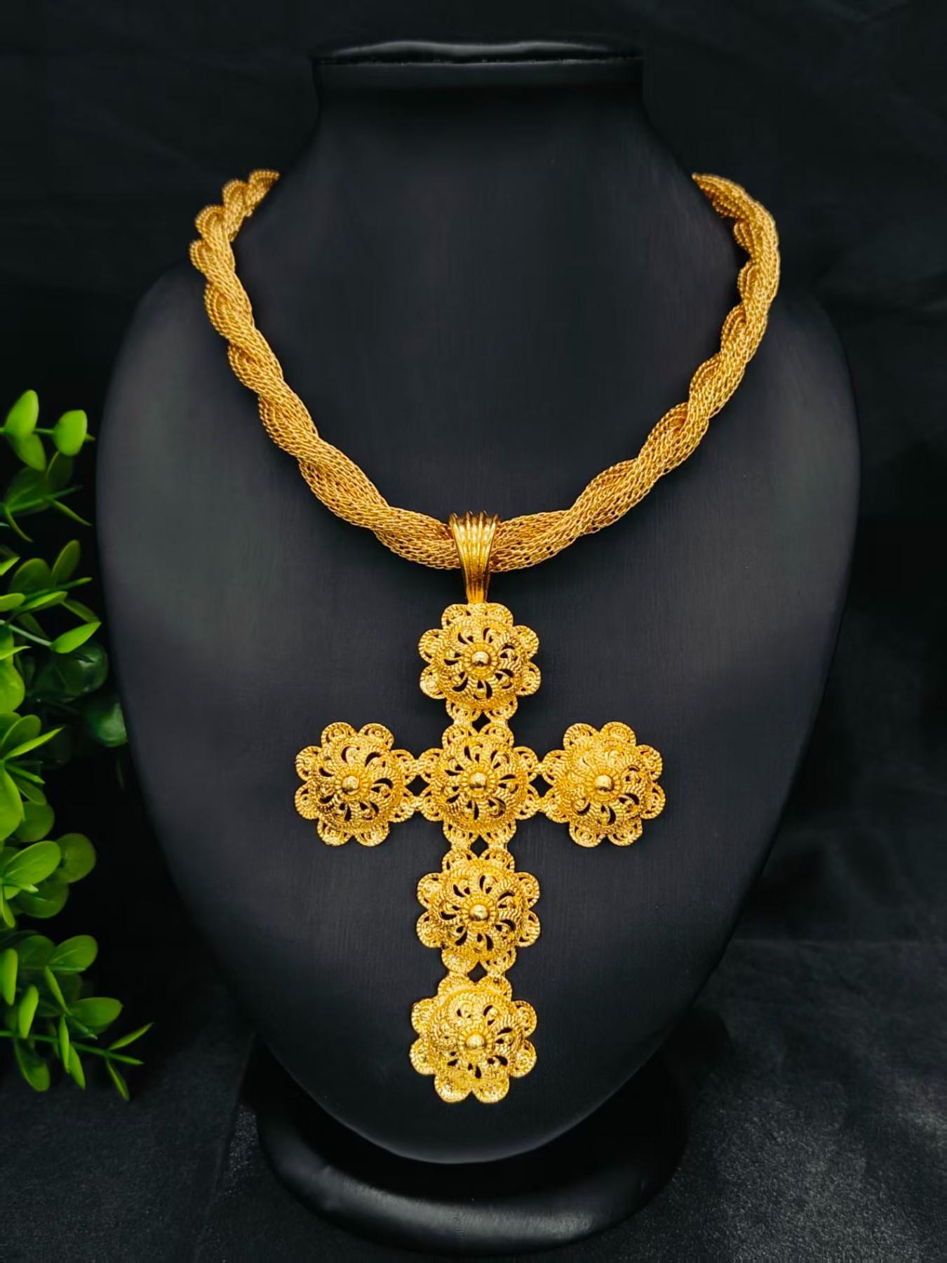 Fashion Women's Cross Pendant Necklace, Cross Chain Design, Chain Necklaces, Ethnic Pattern, Party Style, All Seasons, Zinc Alloy Chain, Wedding Anniversary Gift