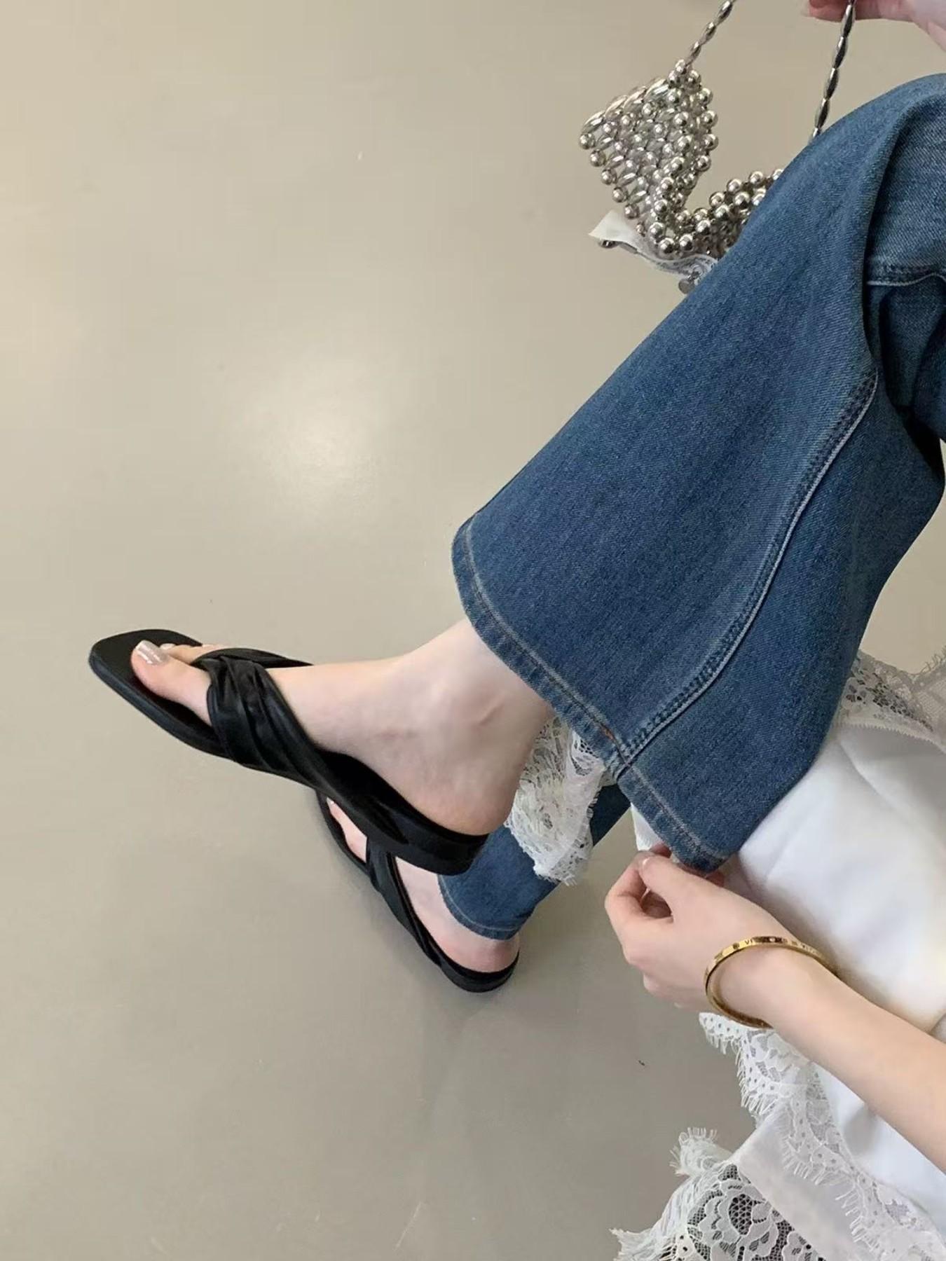 2026 Summer New Square Toe Sandals for Women, Outdoor Wear, Flat Sole, Slip-On, Comfortable Beach Shoes, Trendy Footwear