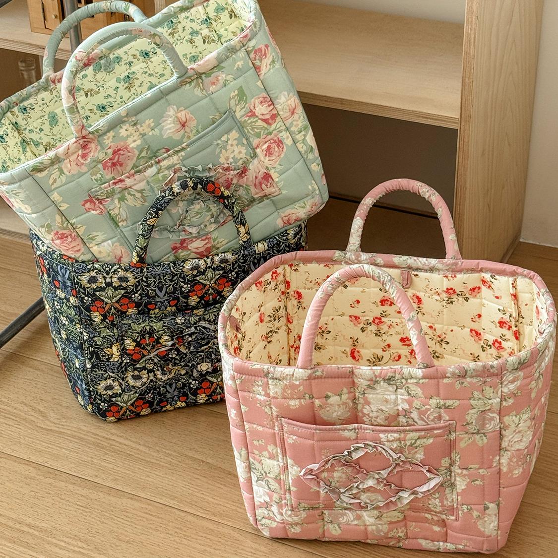 Large Flower Series Retro Floral Quilted Storage Basket, Foldable Fabric Handheld Basket, Home Organizer for Clothes and Toys, Space-Saving Spliced Retro Floral Storage Bin, Foldable Organizer for Storing Clothes, Towels, Toys, Travel and Picnic Supplies