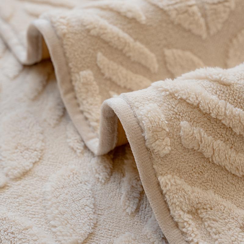 Modern Style Pet-Friendly Sofa Cover, Soft Sofa Protector, Anti-Slip Dustproof Cat Scratch Protection, Cotton Velvet Cushion Pad