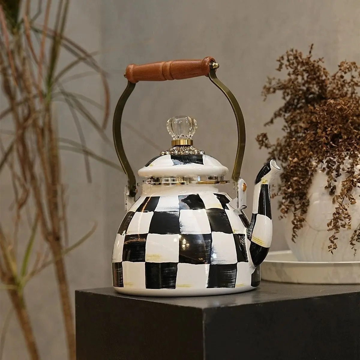 2.5L Classic Plaid Enamel Water Boiler with Wooden Handle, Diamond Lid Large Capacity Inclined Pitcher, All-Season Durable Water Jug