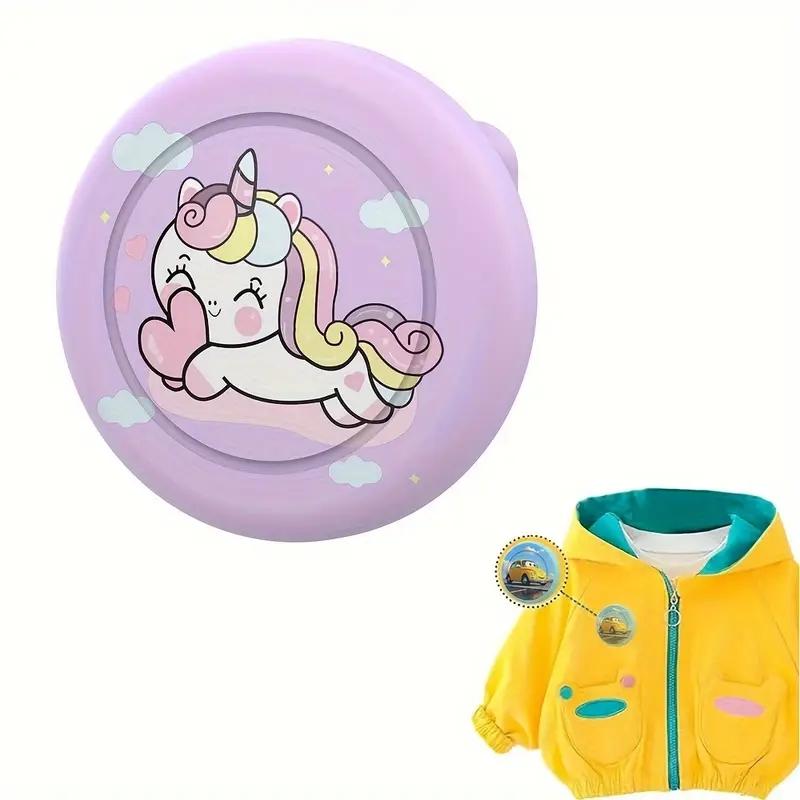 The cute silicone Apple AirTag protection case keychain is suitable for badges, Apple GPS trackers, positioning devices, cartoon brooches and other products. It has waterproof and shockproof protection functions.