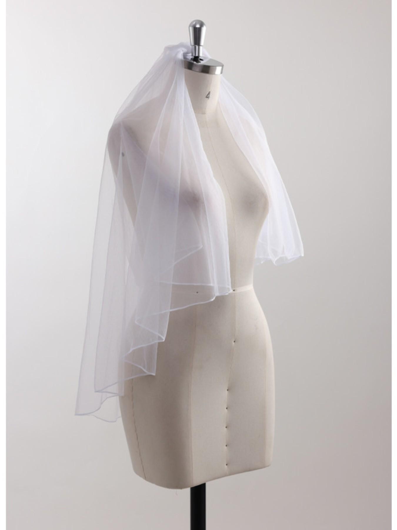 Elegant Double-Layer Short Bridal Veil ,Crafted from Light, Soft Tulle ,Naturally Draping to Flatter the Shoulders and Neckline,An Exquisite Wedding Veil Suitable for a Variety of Bridal Gown Styles