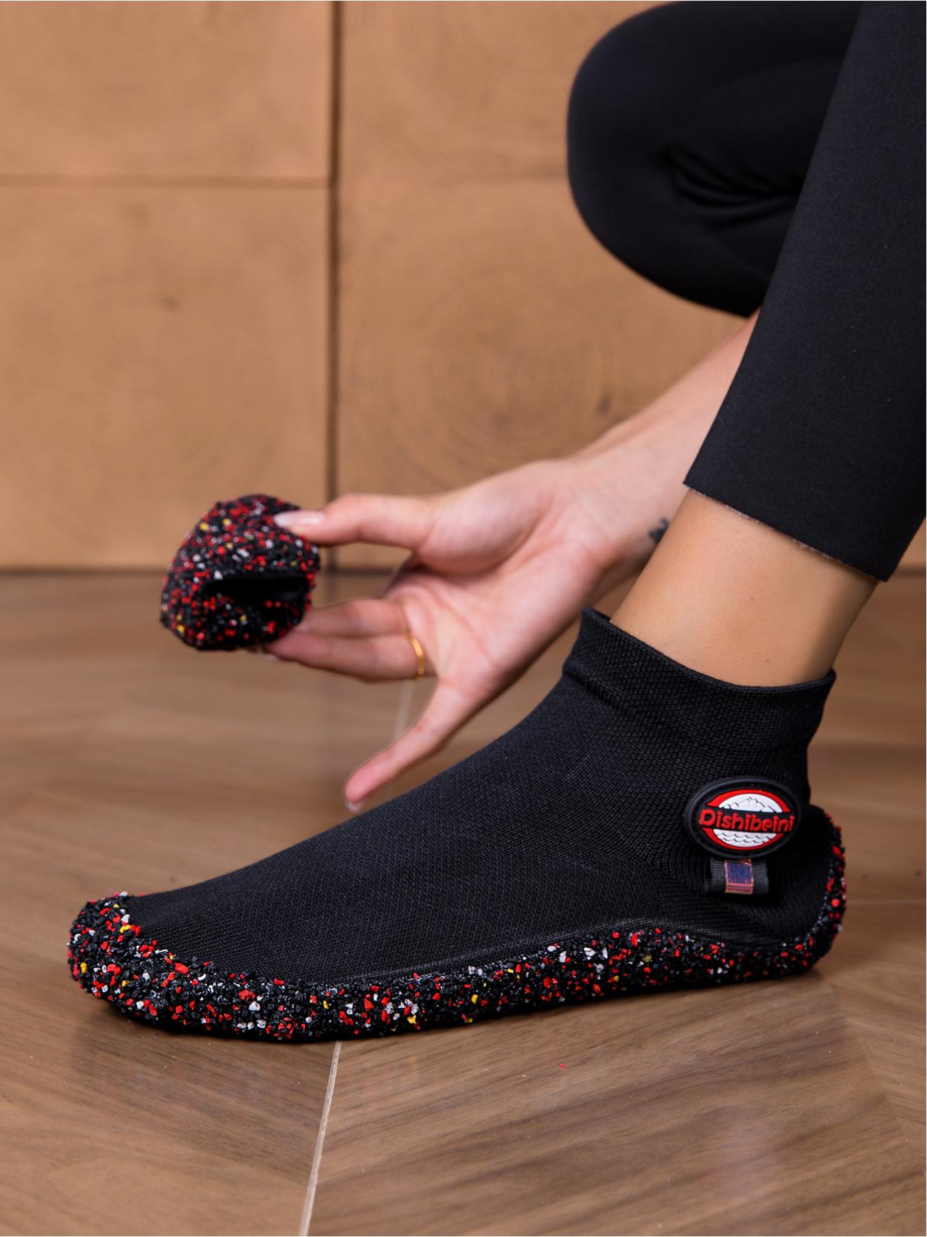 Ladies wear fitness yoga barefoot shoes with a widened toe design and a heel loop for easy on and off, suitable for fitness training, running, hiking, swimming, yoga and other sports scenes