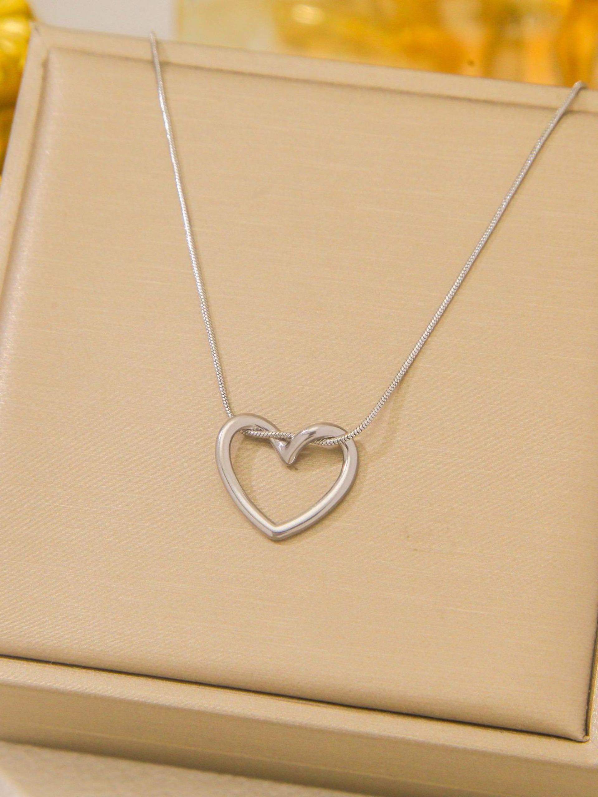 Elegant Hollow Heart Necklace for Women, Durable Titanium Steel Pendant Chain, Perfect Valentine's Day Gift, Versatile Daily Wear Jewelry